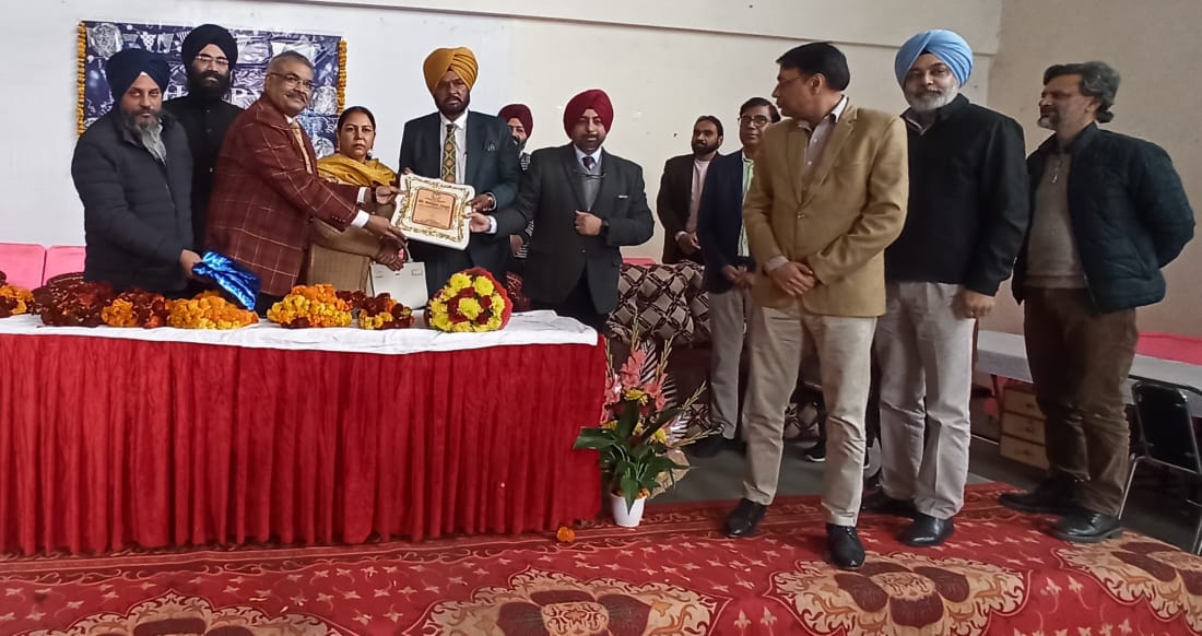 Civil Surgeon Dr. Jatinder Kansal and Assistant Malaria Officer Gurjant Singh retired